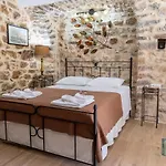 Stratis Tower Since 1892 דירה