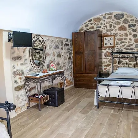 Stratis Tower Since 1892 Apartment