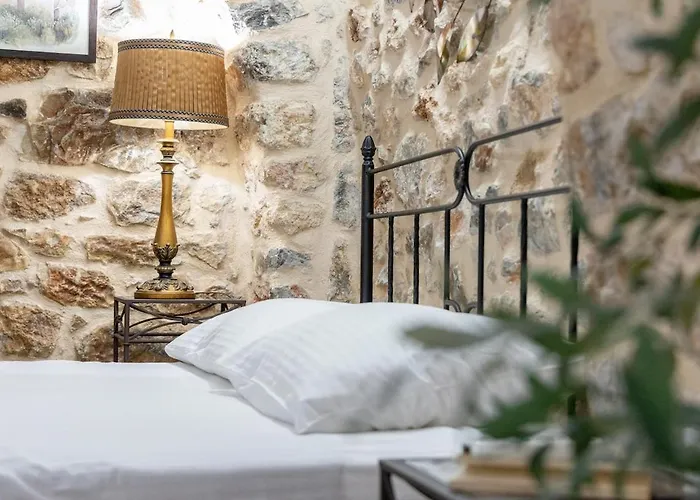 Stratis Tower Since 1892 Apartment