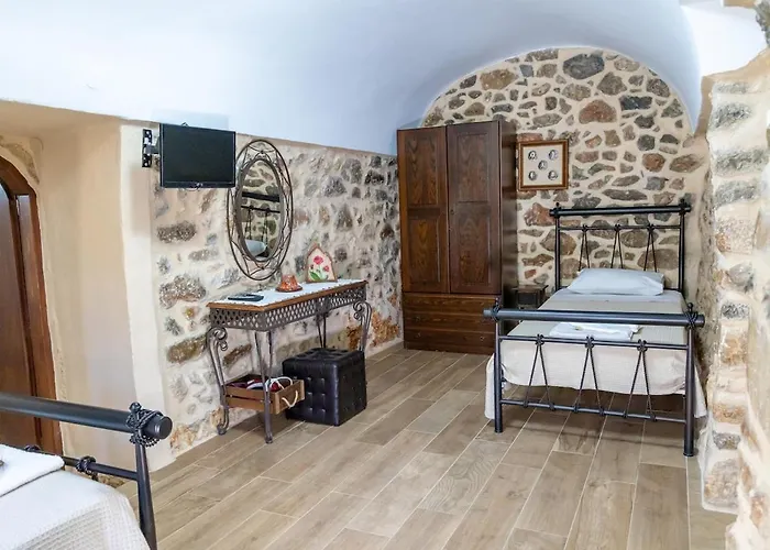 Stratis Tower Since 1892 Apartment